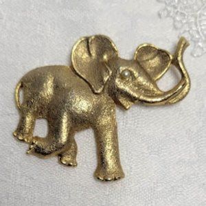 VINTAGE GOLD TONE TEXTURED ELEPHANT BROOCH FAUX PEARL EYE